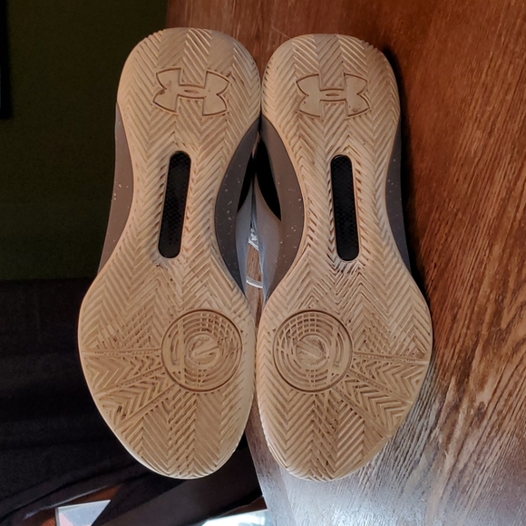 Under Armour Shoes - Picture 2 of 8